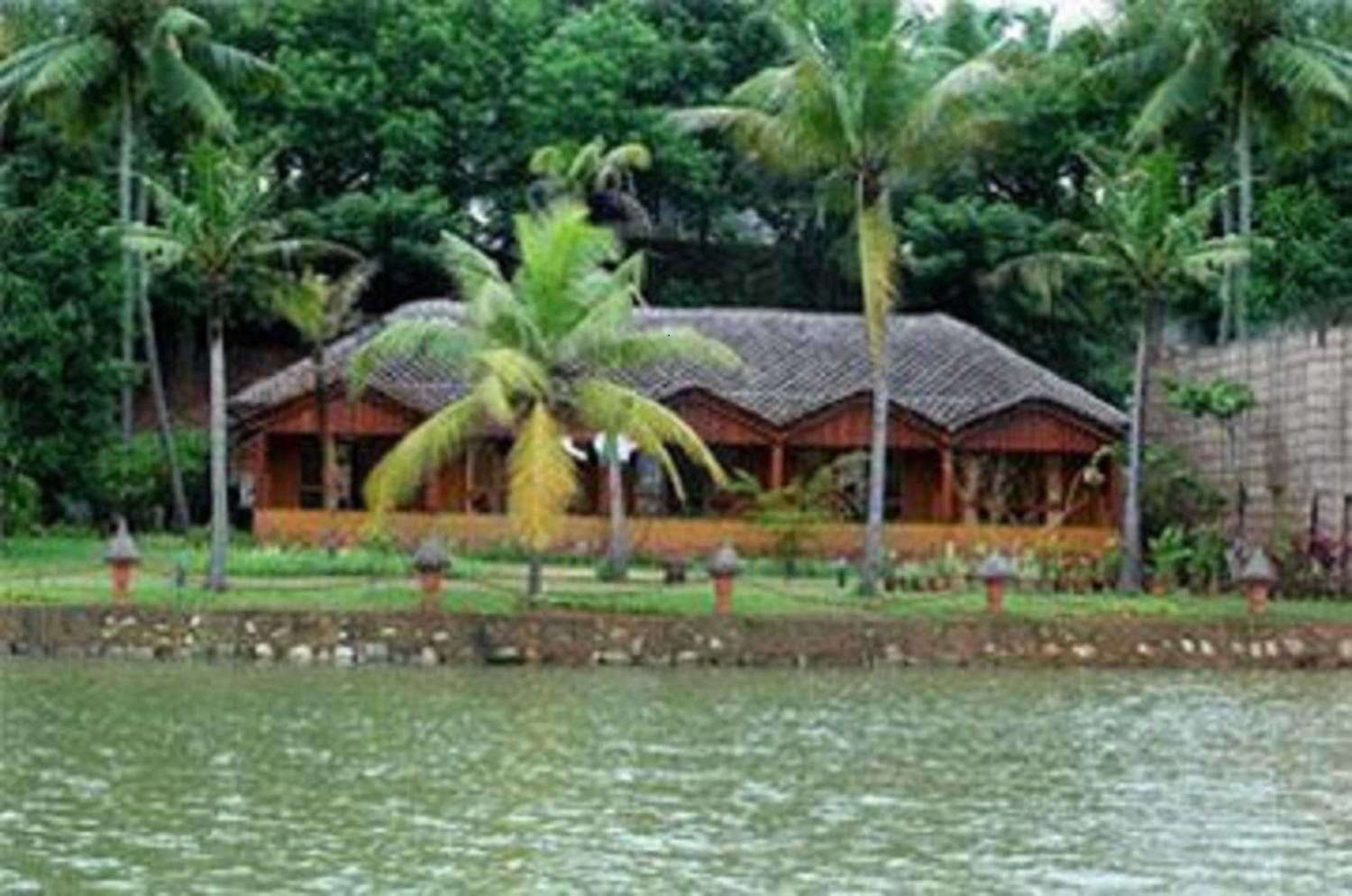 Fragrant Nature Backwater Resort & Ayurveda Spa Kollam Bilik gambar