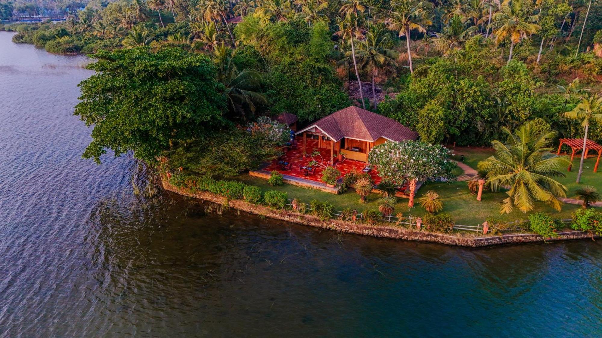 Fragrant Nature Backwater Resort & Ayurveda Spa Kollam Luaran gambar